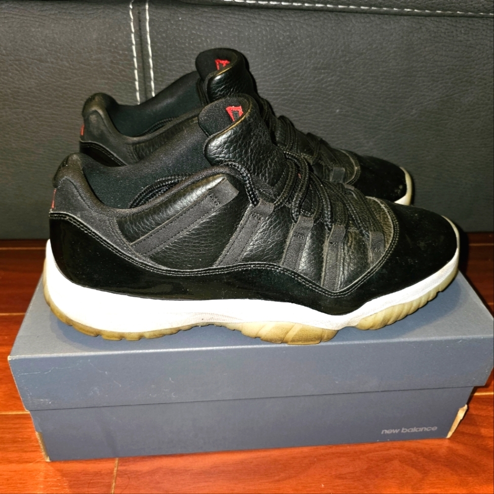 Air Jordan 11 Low 72-10 Size 11.5 Shoe.